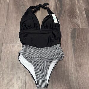 Beachsissie One Piece Swimsuit Medium NWT